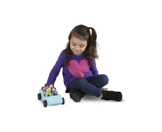 Развивающая игрушка Melissa&Doug Дорожная машинка с куклами (MD2463), изображение 2 Развивающая игрушка Melissa&Doug Дорожная машинка с куклами (MD2463), изображение 2
