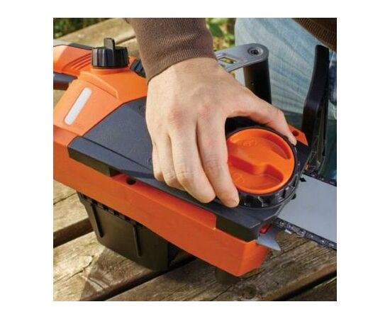 Цепная пила Black&Decker CS2245, 2200Вт, 45см. (CS2245), изображение 3 Цепная пила Black&Decker CS2245, 2200Вт, 45см. (CS2245), изображение 3