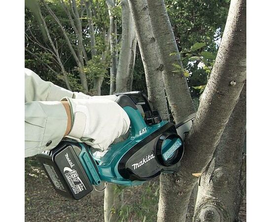 Цепная пила Makita аккумуляторная LXT, 18В, 3Аг х 2шт, DC18RC, кейс, 115мм (DUC122RFE), изображение 2 Цепная пила Makita аккумуляторная LXT, 18В, 3Аг х 2шт, DC18RC, кейс, 115мм (DUC122RFE), изображение 2