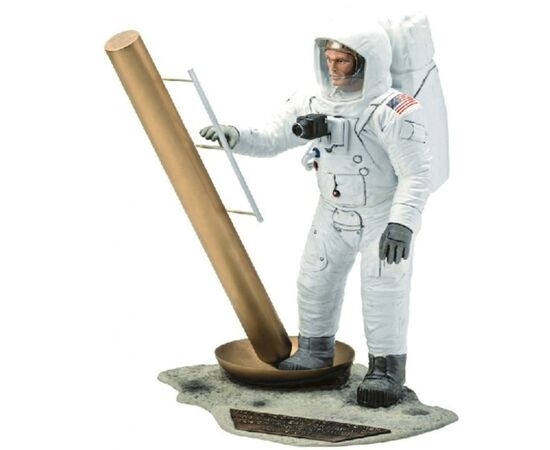 Сборная модель Revell Астронавт на Луне. Миссия Аполлон 11; 1:8 (4009803895253), изображение 2 Сборная модель Revell Астронавт на Луне. Миссия Аполлон 11; 1:8 (4009803895253), изображение 2