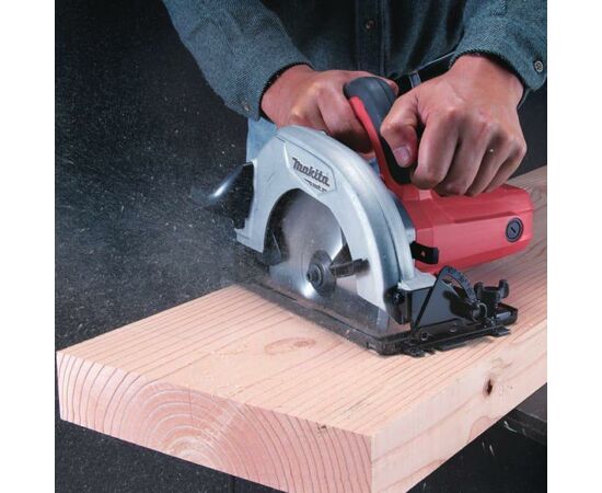 Дискова пила Makita M5802 ручная, 1050Вт, 185мм (M5802), зображення 2 Дискова пила Makita M5802 ручная, 1050Вт, 185мм (M5802), зображення 2