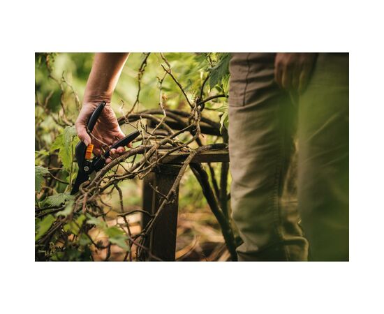 Секатор Fiskars SingleStep P26 (1000567), изображение 2 Секатор Fiskars SingleStep P26 (1000567), изображение 2