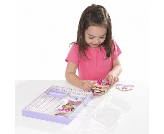 Игровой набор Melissa&Doug Магнитная одевалка Короны и платья (MD9312), изображение 4 Игровой набор Melissa&Doug Магнитная одевалка Короны и платья (MD9312), изображение 4