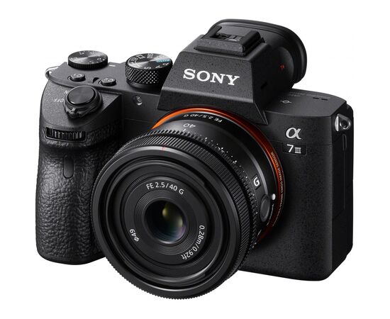 Объектив Sony 40mm, f/2.5 G для камер NEX (SEL40F25G.SYX), изображение 8 Объектив Sony 40mm, f/2.5 G для камер NEX (SEL40F25G.SYX), изображение 8
