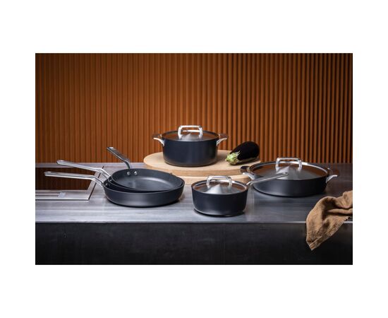 Ковш Fiskars Rotisser 1,6 л (1023754), изображение 2 Ковш Fiskars Rotisser 1,6 л (1023754), изображение 2