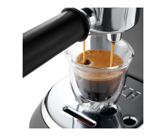 Рожковая кофеварка эспрессо DeLonghi EC685.BK, изображение 4 Рожковая кофеварка эспрессо DeLonghi EC685.BK, изображение 4