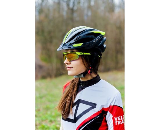 Шлем Velotrade с козырьком СIGNA WT-068 черно-бело-салатовый М (54-57см) (HEAD-015), изображение 3 Шлем Velotrade с козырьком СIGNA WT-068 черно-бело-салатовый М (54-57см) (HEAD-015), изображение 3