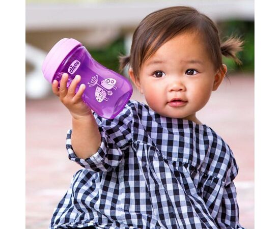 Поильник-непроливайка Chicco Easy Cup от 12 месяцев 266 мл Фиолетовый (06961.10.04), изображение 3 Поильник-непроливайка Chicco Easy Cup от 12 месяцев 266 мл Фиолетовый (06961.10.04), изображение 3