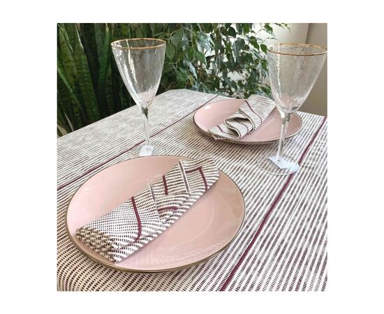 Скатерть Прованс Avantime Мираж Бордо 132х132 см (17281), изображение 3 Скатерть Прованс Avantime Мираж Бордо 132х132 см (17281), изображение 3