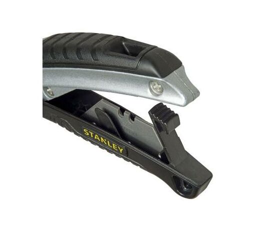 Нож монтажный Stanley "DynaGrip" для отделочных работ, L=180мм. (0-10-788), изображение 9 Нож монтажный Stanley "DynaGrip" для отделочных работ, L=180мм. (0-10-788), изображение 9