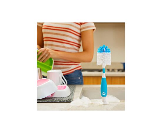 Щеточка для мытья бутылочек Munchkin Bristle Bottle Brush голубая (15769.01), изображение 2 Щеточка для мытья бутылочек Munchkin Bristle Bottle Brush голубая (15769.01), изображение 2