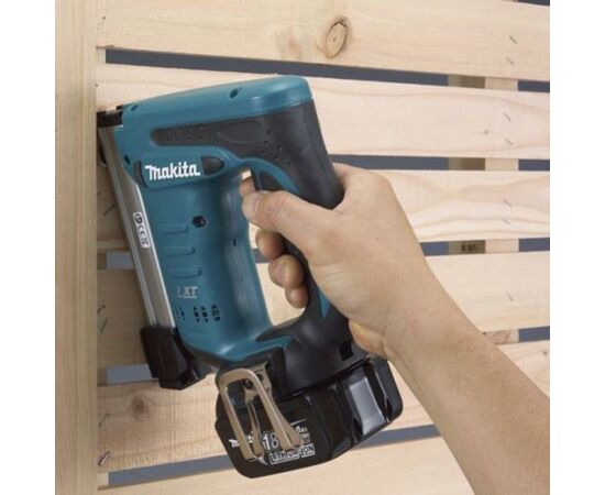 Степлер строительный Makita CXT Slider, 2Аг х 2шт, Makpac, 10мм (ST113DWAJ), изображение 2 Степлер строительный Makita CXT Slider, 2Аг х 2шт, Makpac, 10мм (ST113DWAJ), изображение 2