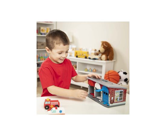 Игровой набор Melissa&Doug Деревянный гараж спасательных машин с ключами (MD4607), изображение 3 Игровой набор Melissa&Doug Деревянный гараж спасательных машин с ключами (MD4607), изображение 3