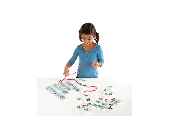 Развивающая игрушка Melissa&Doug деревянная шнуровка-паровозик "Алфавит" (MD9497), изображение 2 Развивающая игрушка Melissa&Doug деревянная шнуровка-паровозик "Алфавит" (MD9497), изображение 2