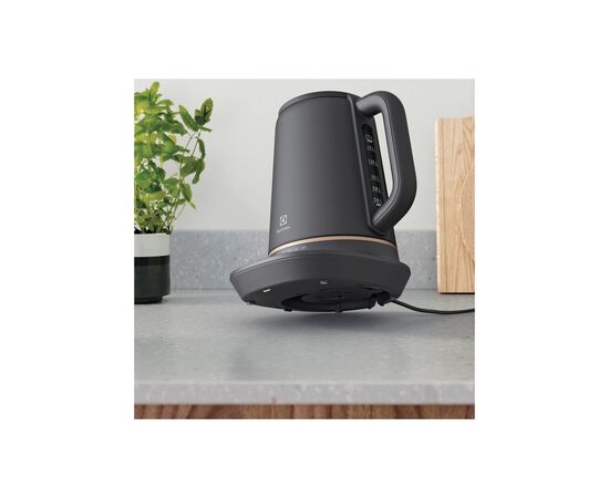 Электрочайник Electrolux E7K1-6BP, изображение 3 Электрочайник Electrolux E7K1-6BP, изображение 3