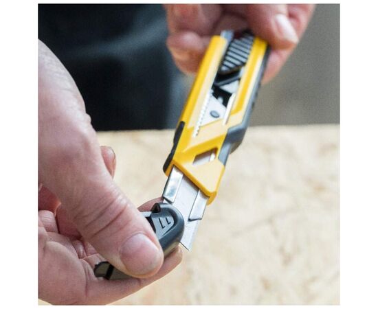 Нож монтажный Stanley Comfort, сегментное лезвие 18мм (STHT10266-0), изображение 2 Нож монтажный Stanley Comfort, сегментное лезвие 18мм (STHT10266-0), изображение 2