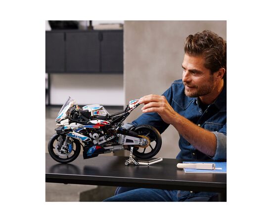 Конструктор LEGO Technic BMW M 1000 RR (42130), изображение 3 Конструктор LEGO Technic BMW M 1000 RR (42130), изображение 3