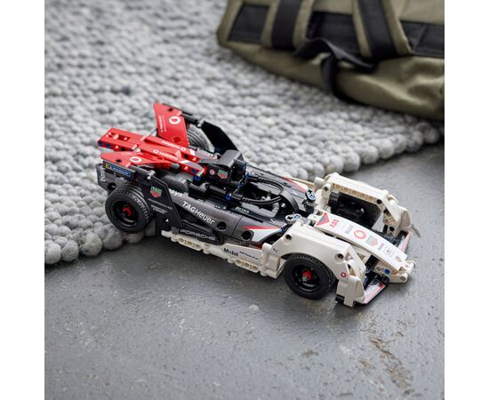 Конструктор LEGO Technic Formula E Porsche 99X Electric 422 деталі (42137), зображення 8 Конструктор LEGO Technic Formula E Porsche 99X Electric 422 деталі (42137), зображення 8