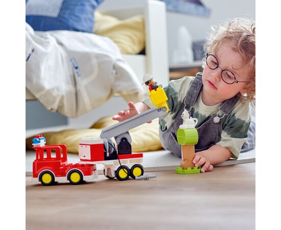 Конструктор LEGO DUPLO Town Пожежна машина 21 деталь (10969), зображення 3 Конструктор LEGO DUPLO Town Пожежна машина 21 деталь (10969), зображення 3