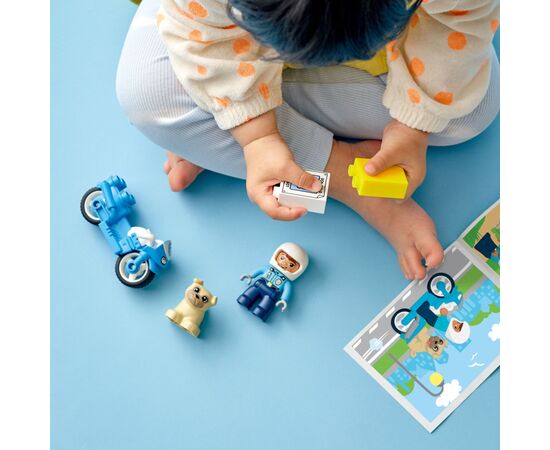 Конструктор LEGO DUPLO Town Полицейский мотоцикл 5 деталей (10967), изображение 3 Конструктор LEGO DUPLO Town Полицейский мотоцикл 5 деталей (10967), изображение 3