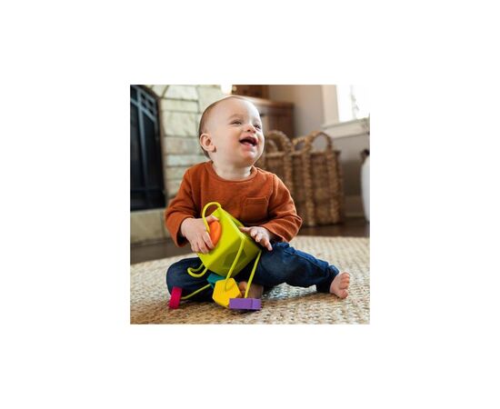 Развивающая игрушка Fat Brain Toys Сортер-прорезыватель тактильный OombeeCube (F120ML), изображение 7 Развивающая игрушка Fat Brain Toys Сортер-прорезыватель тактильный OombeeCube (F120ML), изображение 7