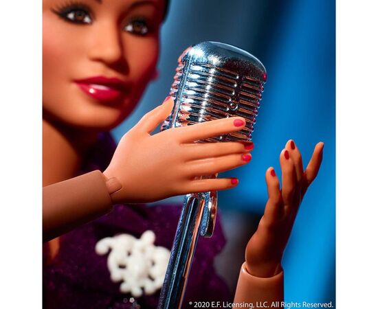 Кукла Barbie Коллекционная "Элла Фицджеральд" (GHT86), изображение 6 Кукла Barbie Коллекционная "Элла Фицджеральд" (GHT86), изображение 6