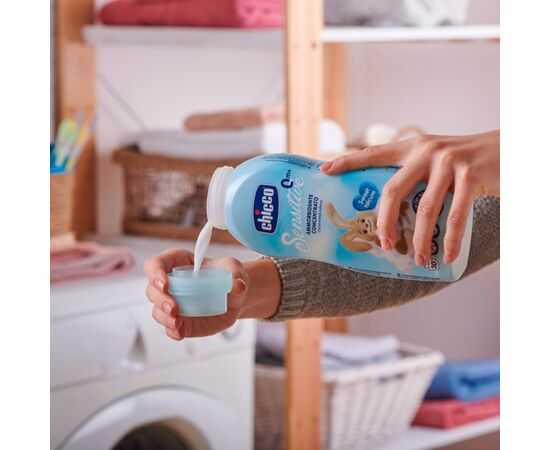 Кондиционер для белья Chicco Sensitive Sweet Talcum смягчитель тканей 750 мл (8058664103126), изображение 3 Кондиционер для белья Chicco Sensitive Sweet Talcum смягчитель тканей 750 мл (8058664103126), изображение 3