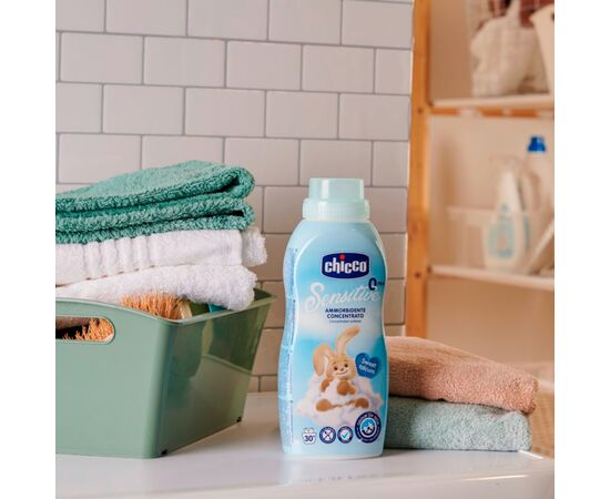 Кондиционер для белья Chicco Sensitive Sweet Talcum смягчитель тканей 750 мл (8058664103126), изображение 4 Кондиционер для белья Chicco Sensitive Sweet Talcum смягчитель тканей 750 мл (8058664103126), изображение 4