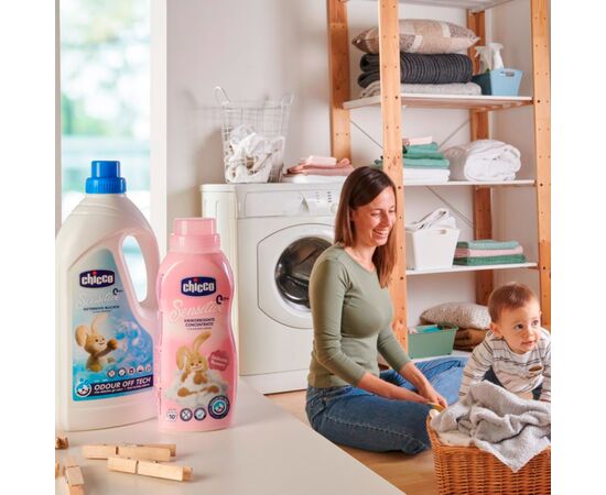 Кондиционер для белья Chicco Sensitive Delicate Flowers смягчитель тканей 750 мл (8058664122462), изображение 2 Кондиционер для белья Chicco Sensitive Delicate Flowers смягчитель тканей 750 мл (8058664122462), изображение 2