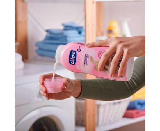 Кондиционер для белья Chicco Sensitive Delicate Flowers смягчитель тканей 750 мл (8058664122462), изображение 3 Кондиционер для белья Chicco Sensitive Delicate Flowers смягчитель тканей 750 мл (8058664122462), изображение 3