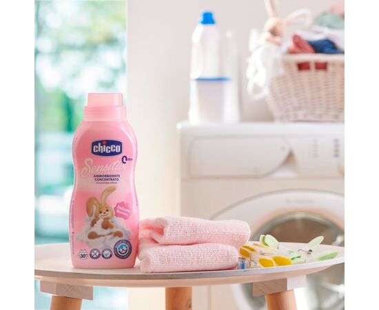 Кондиционер для белья Chicco Sensitive Delicate Flowers смягчитель тканей 750 мл (8058664122462), изображение 4 Кондиционер для белья Chicco Sensitive Delicate Flowers смягчитель тканей 750 мл (8058664122462), изображение 4