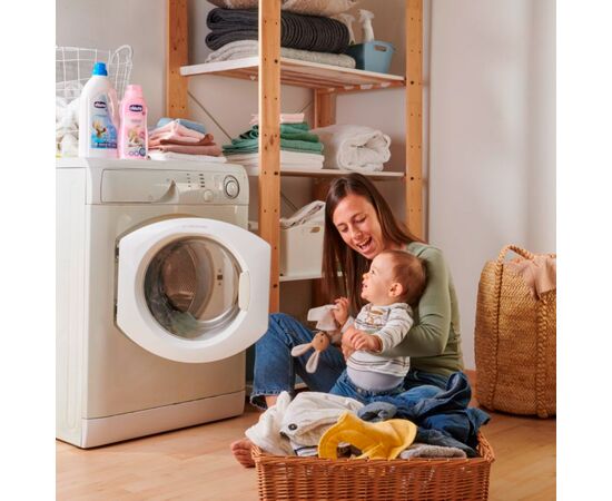 Кондиционер для белья Chicco Sensitive Delicate Flowers смягчитель тканей 750 мл (8058664122462), изображение 7 Кондиционер для белья Chicco Sensitive Delicate Flowers смягчитель тканей 750 мл (8058664122462), изображение 7