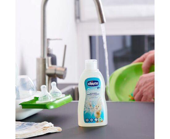 Средство для ручного мытья посуды Chicco для детской посуды 300 мл (8058664095186), изображение 4 Средство для ручного мытья посуды Chicco для детской посуды 300 мл (8058664095186), изображение 4