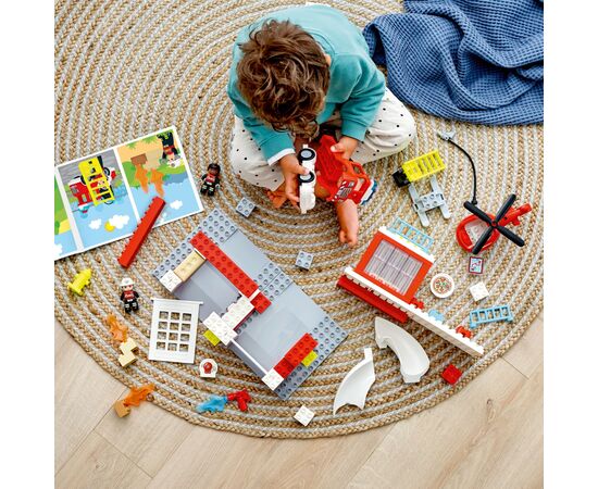 Конструктор LEGO DUPLO Town Пожарная часть и вертолет 117 деталей (10970), изображение 3 Конструктор LEGO DUPLO Town Пожарная часть и вертолет 117 деталей (10970), изображение 3