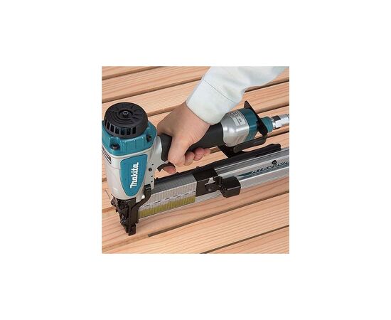 Степлер строительный Makita пневматичкский AT2550A (AT2550A), изображение 3 Степлер строительный Makita пневматичкский AT2550A (AT2550A), изображение 3