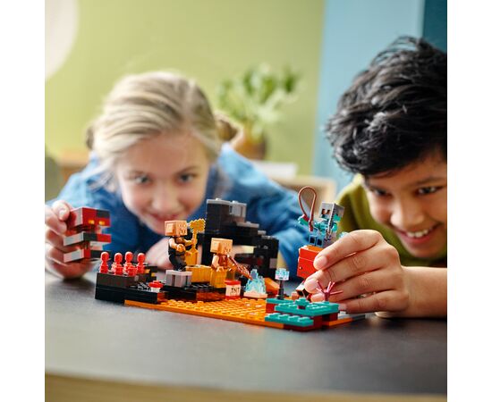 Конструктор LEGO Minecraft Бастион Нижнего мира (21185), изображение 3 Конструктор LEGO Minecraft Бастион Нижнего мира (21185), изображение 3
