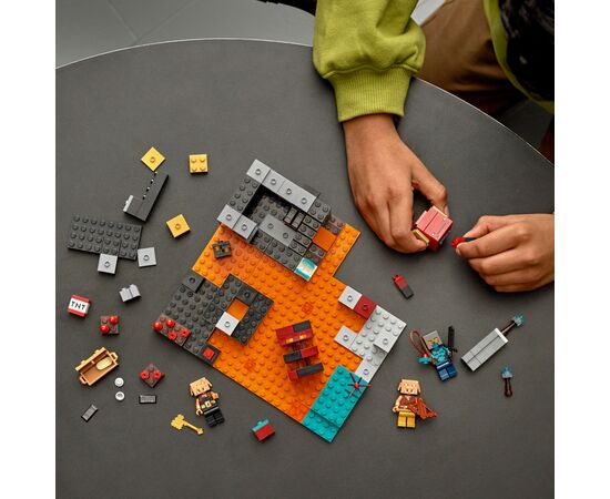 Конструктор LEGO Minecraft Бастион Нижнего мира (21185), изображение 5 Конструктор LEGO Minecraft Бастион Нижнего мира (21185), изображение 5