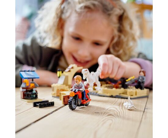 Конструктор LEGO Jurassic World Преследование атроцираптора на мотоцикле 169 деталей (76945), изображение 3 Конструктор LEGO Jurassic World Преследование атроцираптора на мотоцикле 169 деталей (76945), изображение 3