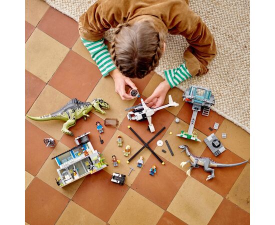 Конструктор LEGO Jurassic World Нападение гиганотозавра и теризинозавра 810 деталей (76949), изображение 5 Конструктор LEGO Jurassic World Нападение гиганотозавра и теризинозавра 810 деталей (76949), изображение 5