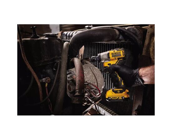Гайковерт DeWALT 12 В XR Li-lon, 168 Нм, 2 АКБ и ЗУ, кейс (DCF902D2), изображение 6 Гайковерт DeWALT 12 В XR Li-lon, 168 Нм, 2 АКБ и ЗУ, кейс (DCF902D2), изображение 6