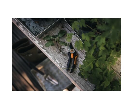 Секатор Fiskars Solid P 321, 26 см, 181гр (1057162), изображение 2 Секатор Fiskars Solid P 321, 26 см, 181гр (1057162), изображение 2