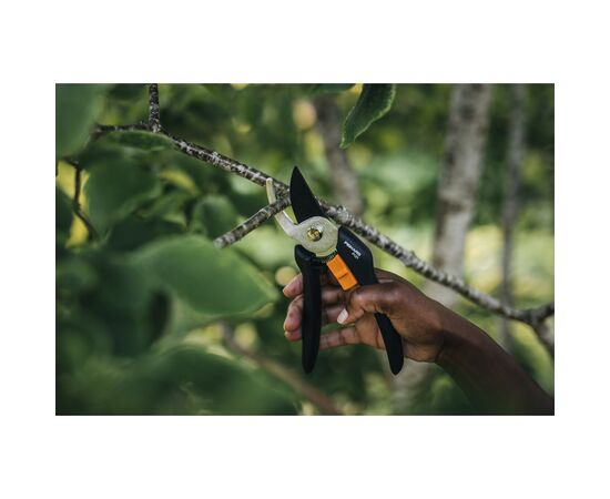 Секатор Fiskars Solid P121, 25.5 см, 141гр (1057160), изображение 2 Секатор Fiskars Solid P121, 25.5 см, 141гр (1057160), изображение 2