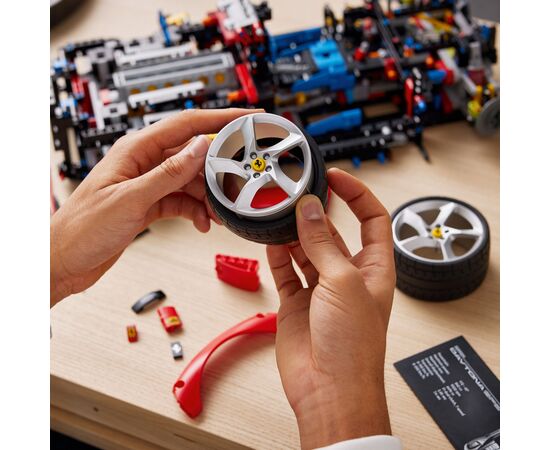 Конструктор LEGO Technic Ferrari Daytona SP3 (42143), изображение 6 Конструктор LEGO Technic Ferrari Daytona SP3 (42143), изображение 6