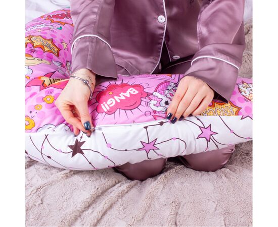 Подушка MirSon для вагітних та годування №8324 Print Line 17-0512 Bombs pink Бязь 30х170х20 см (2200006200499), зображення 3 Подушка MirSon для вагітних та годування №8324 Print Line 17-0512 Bombs pink Бязь 30х170х20 см (2200006200499), зображення 3