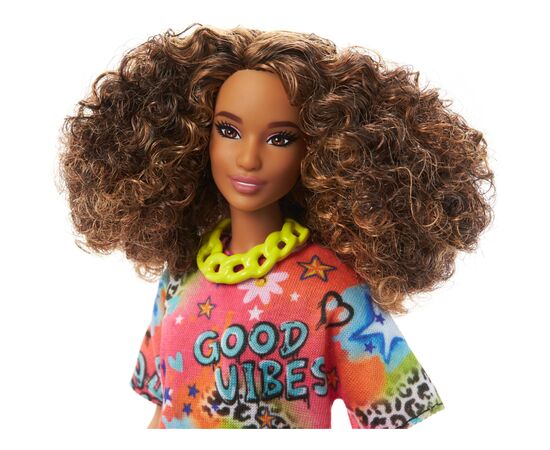 Кукла Barbie Модница в ярком платье-футболке (HJT00), изображение 3 Кукла Barbie Модница в ярком платье-футболке (HJT00), изображение 3