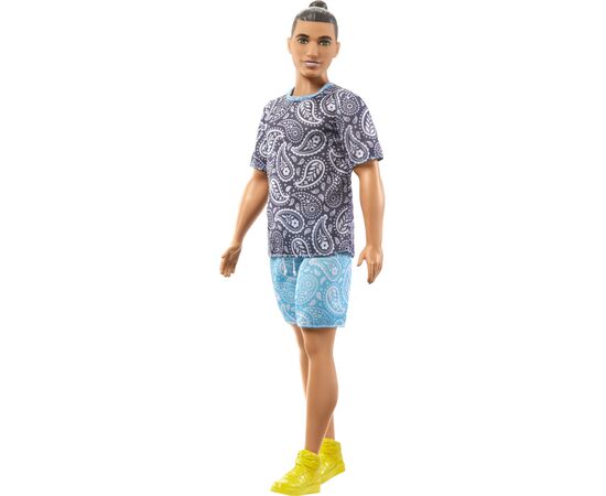Кукла Barbie Кен Модник в футболке с узором пейсли (HJT09), изображение 2 Кукла Barbie Кен Модник в футболке с узором пейсли (HJT09), изображение 2