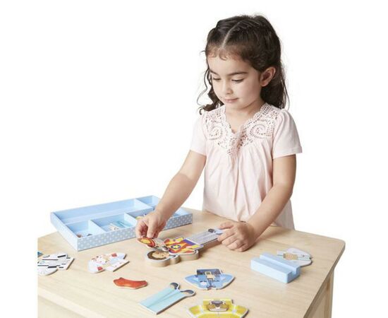 Игровой набор Melissa&Doug Магнитная одевалка Джулия (MD5164), изображение 4 Игровой набор Melissa&Doug Магнитная одевалка Джулия (MD5164), изображение 4