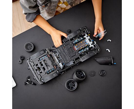 Конструктор LEGO Technic Бэтмен: Бэтмобиль 1360 деталей (42127), изображение 4
