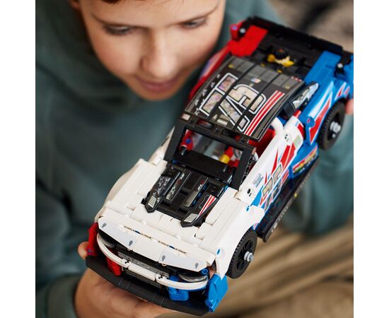 Конструктор LEGO Technic NASCAR Next Gen Chevrolet Camaro ZL1 672 детали (42153), изображение 5 Конструктор LEGO Technic NASCAR Next Gen Chevrolet Camaro ZL1 672 детали (42153), изображение 5