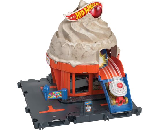 Автотрек Hot Wheels Приключения в магазине мороженого (HKX38)